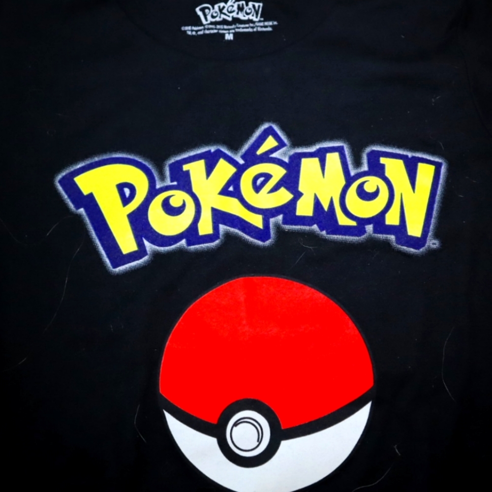 WOMEN'S MEDIUM POKÉMON SHIRT